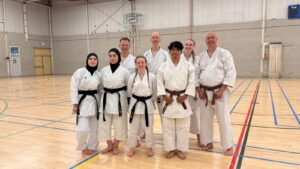Foto van karateka's die deelgenomen hebben.